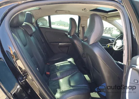 2013 Volvo S60 T5 z USA, uszkodzony, nr VIN YV1612FS9D2208524